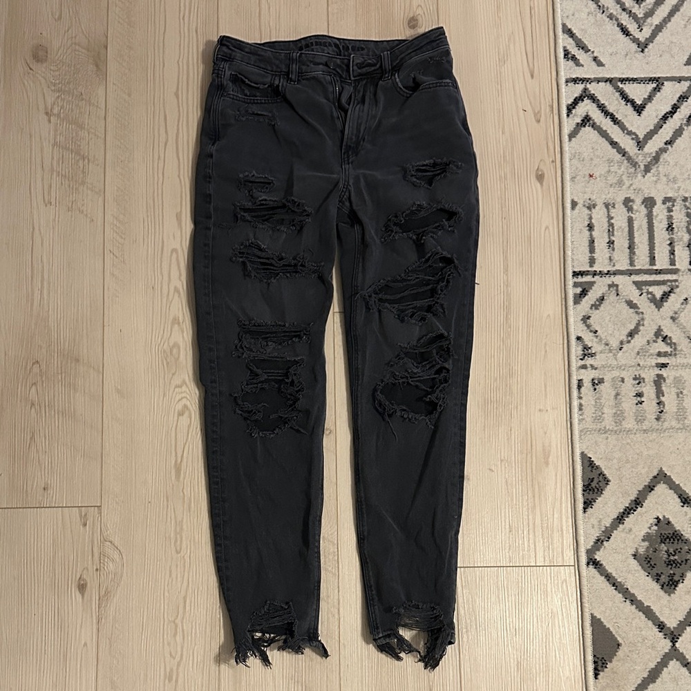 American Eagle Outfitters Strigid Black Distressed Mom Jeans • Size 6 Long
